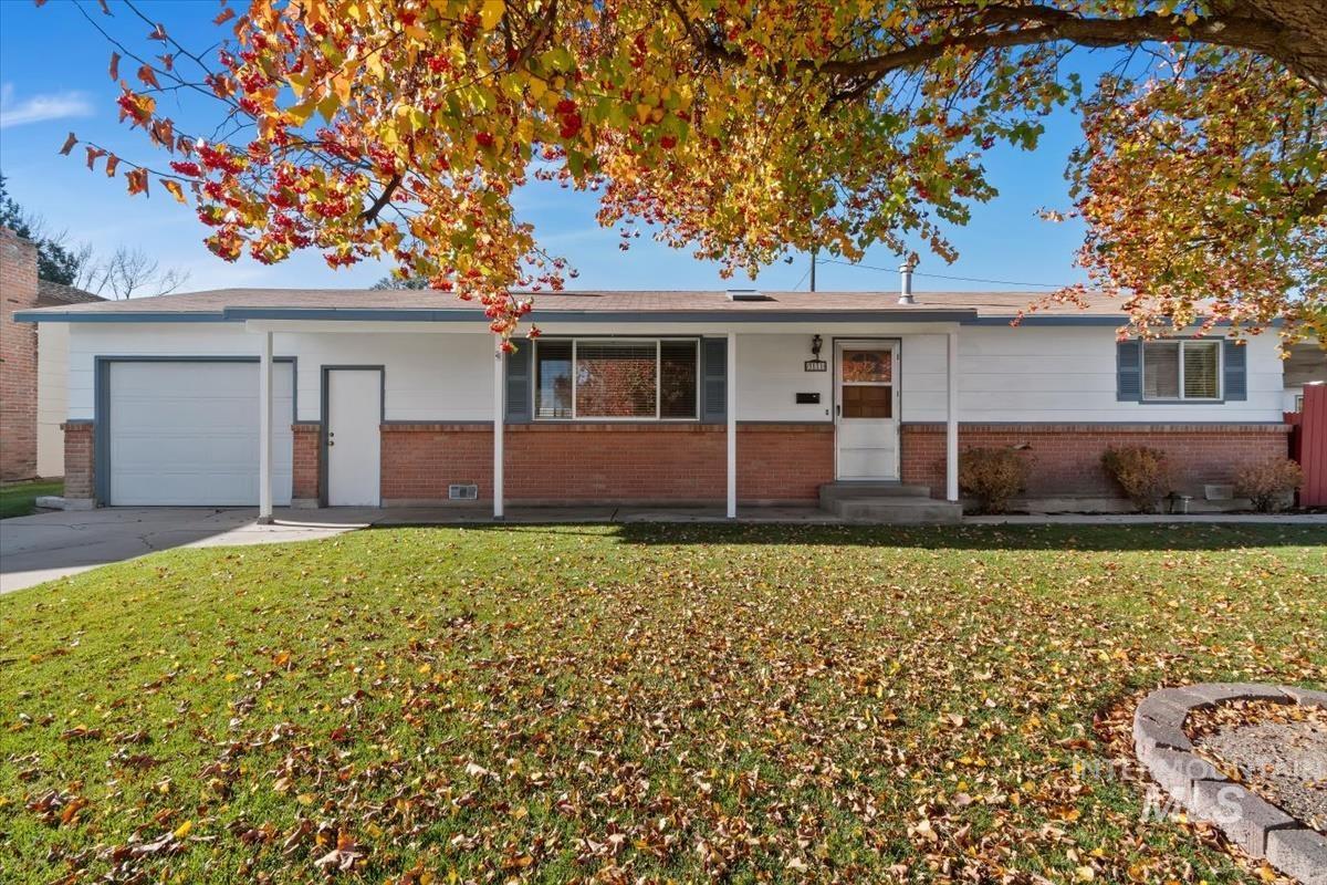 Ranch-style home with brick siding, a front yard, and covered porch