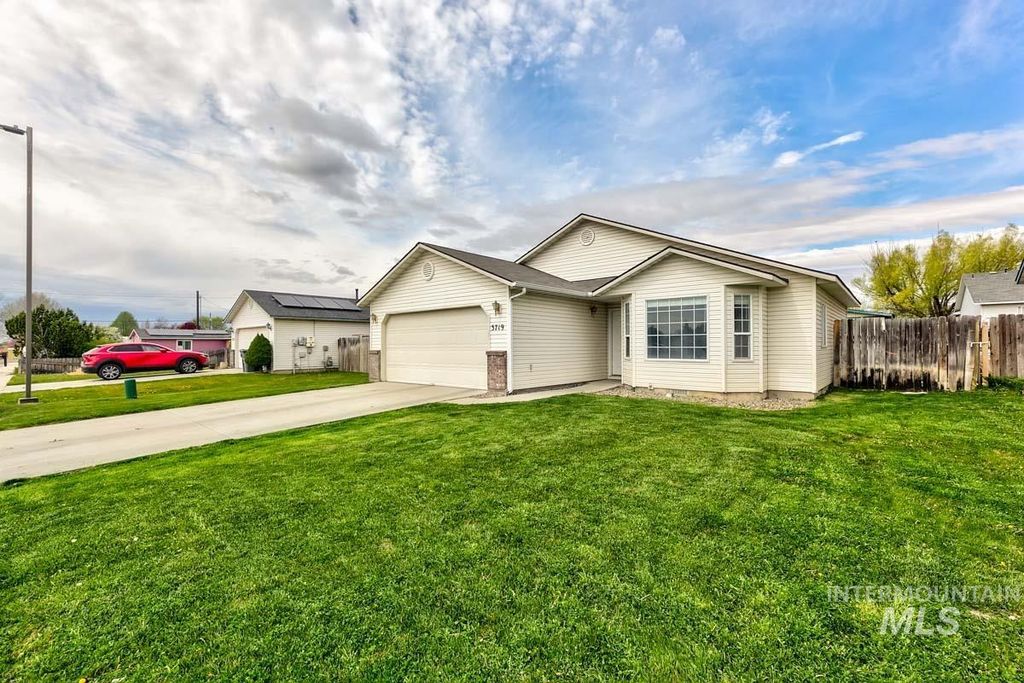 Photo of 3719 Hickman St, Caldwell, ID 83607 (MLS # 98981777)