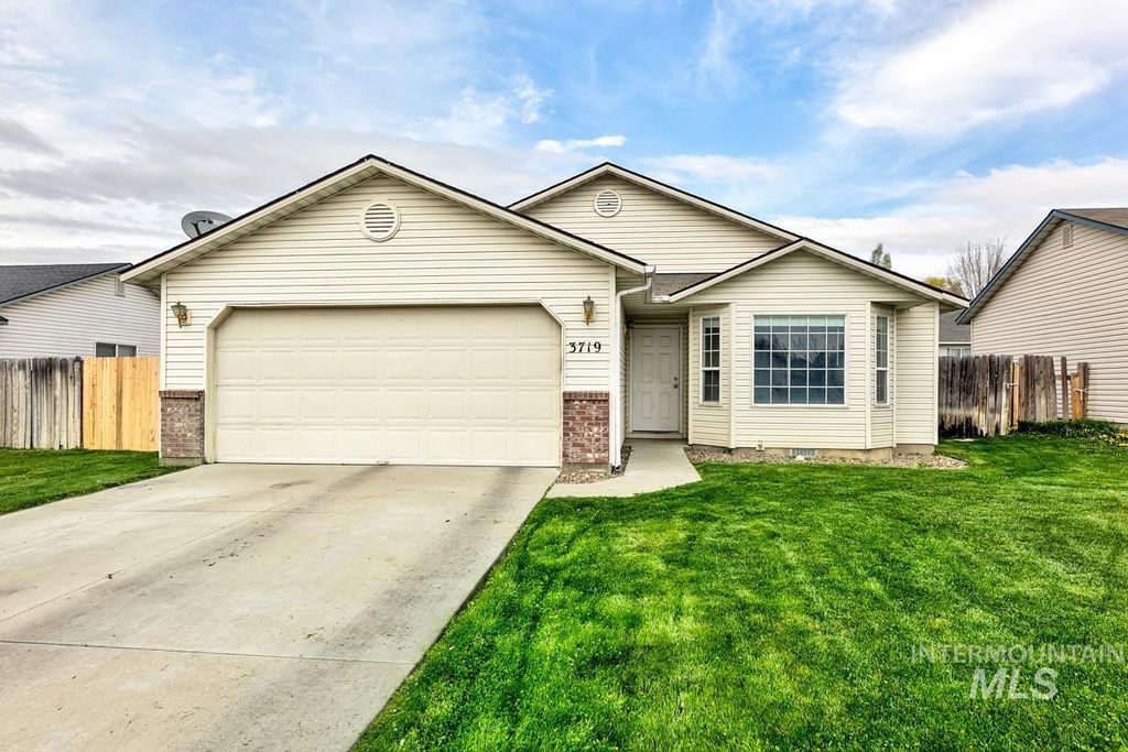 Photo of 3719 Hickman St, Caldwell, ID 83607 (MLS # 98981777)