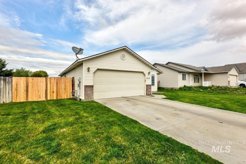 Photo of 3719 Hickman St, Caldwell, ID 83607 (MLS # 98981777)