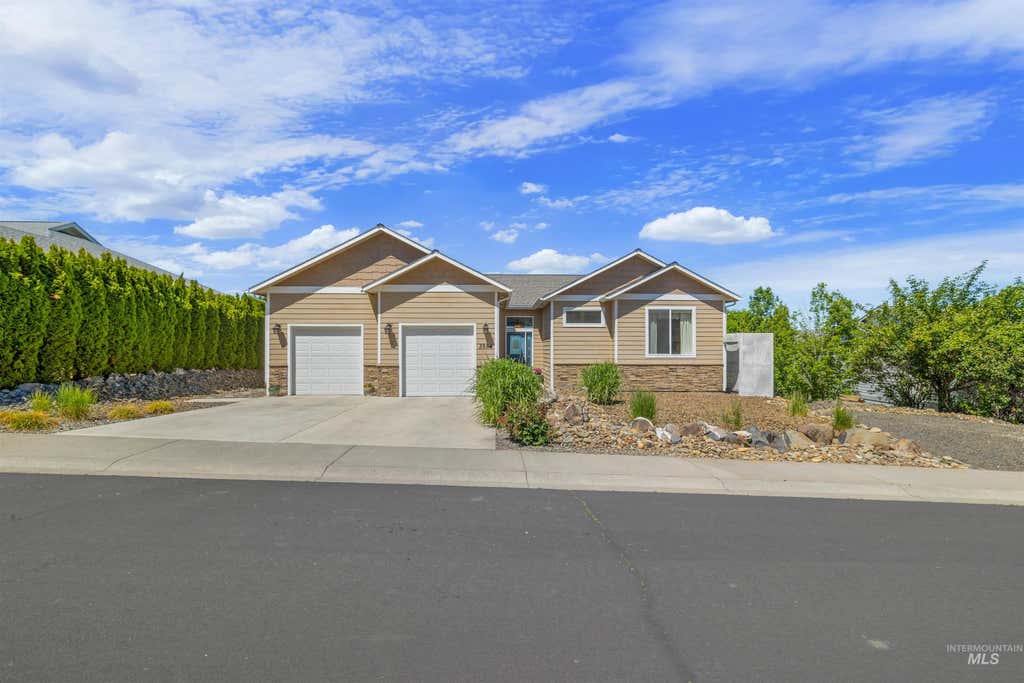 Photo of 3954 Foothills Dr, Lewiston, ID 83501 (MLS # 98988280)