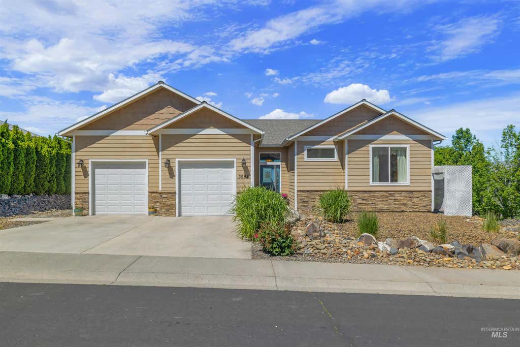 Photo of 3954 Foothills Dr, Lewiston, ID 83501 (MLS # 98988280)