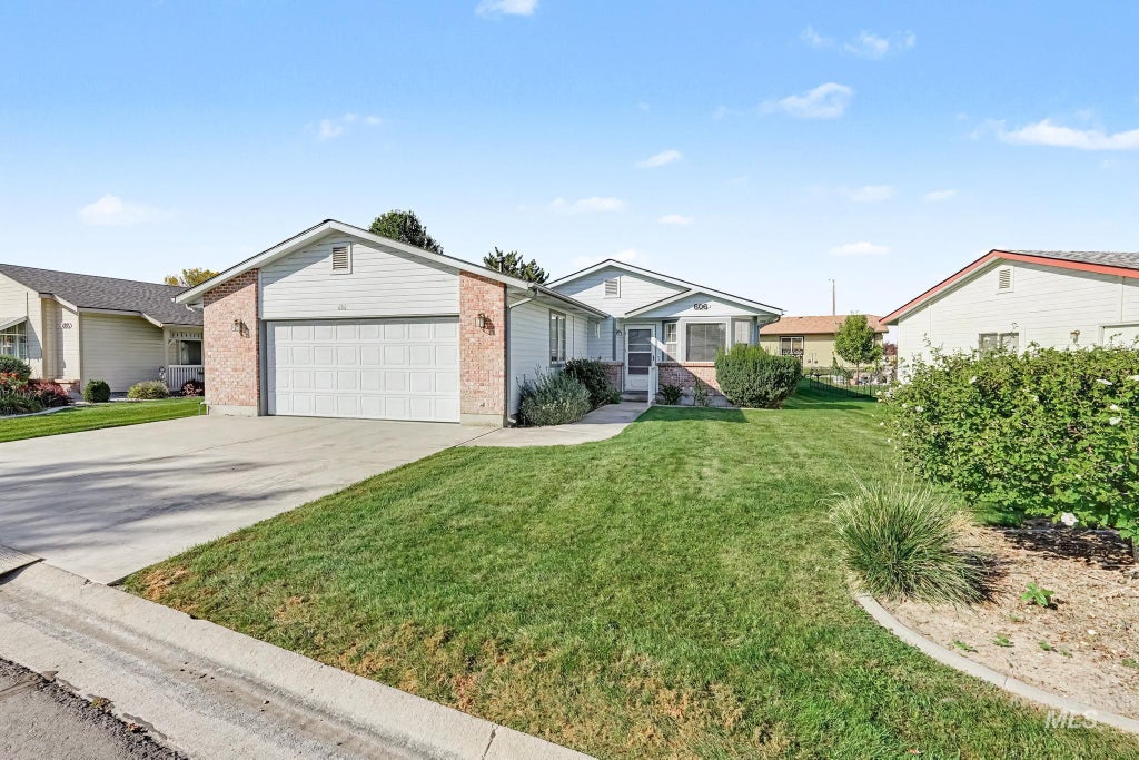 Photo of 1100 Burnett Dr #E606, Nampa, ID 83651 (MLS # 99003112)