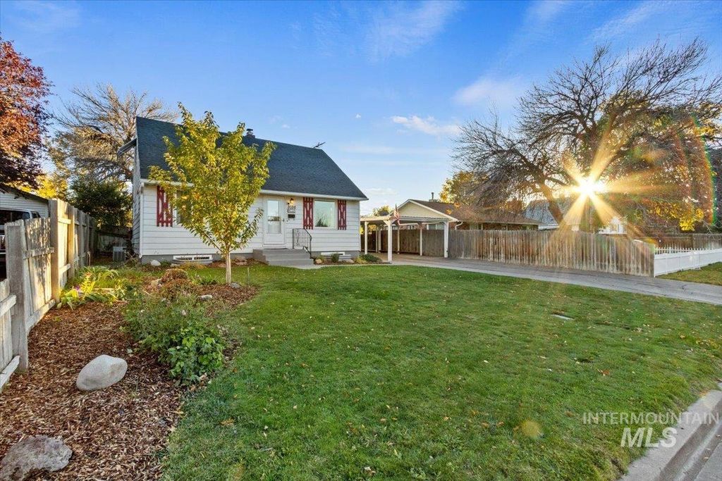 Photo of 2026 E 11th Ave, Twin Falls, ID 83301 (MLS # 98965158)