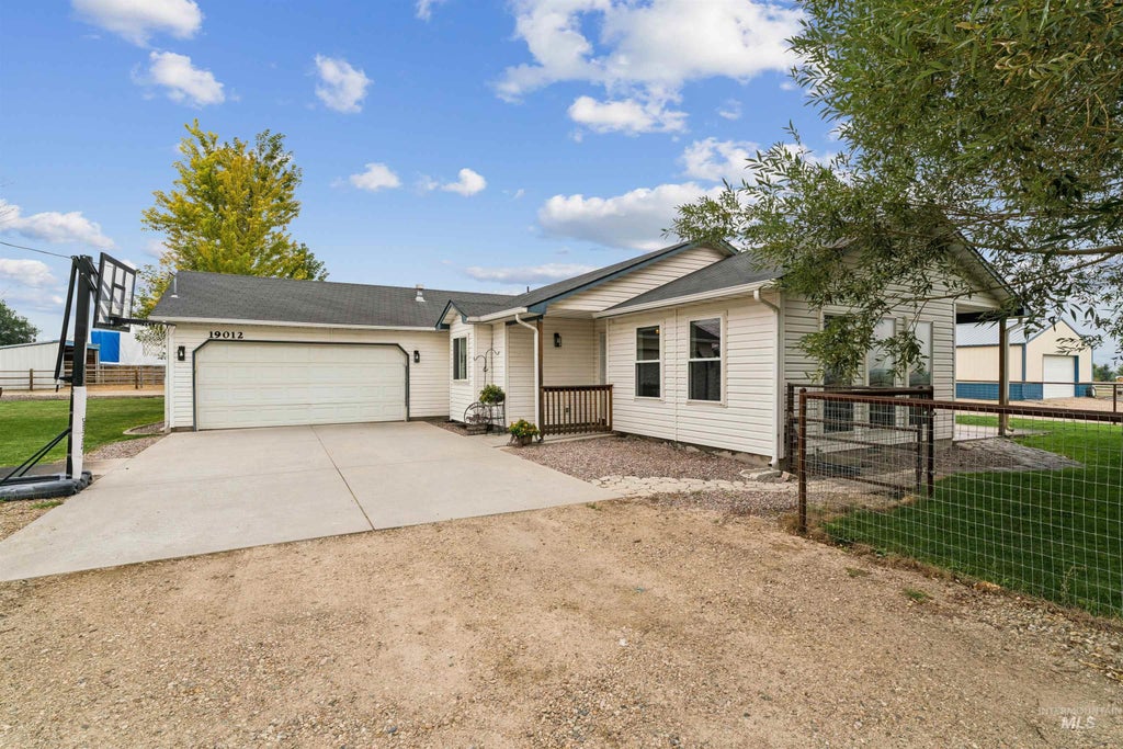 Photo of 19012 Upper Pleasant Ridge Rd, Caldwell, ID 83607 (MLS # 98999497)