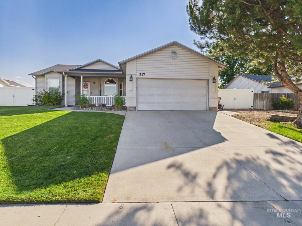Photo of 517 W Palmer Dr, Nampa, ID 83686 (MLS # 98992252)