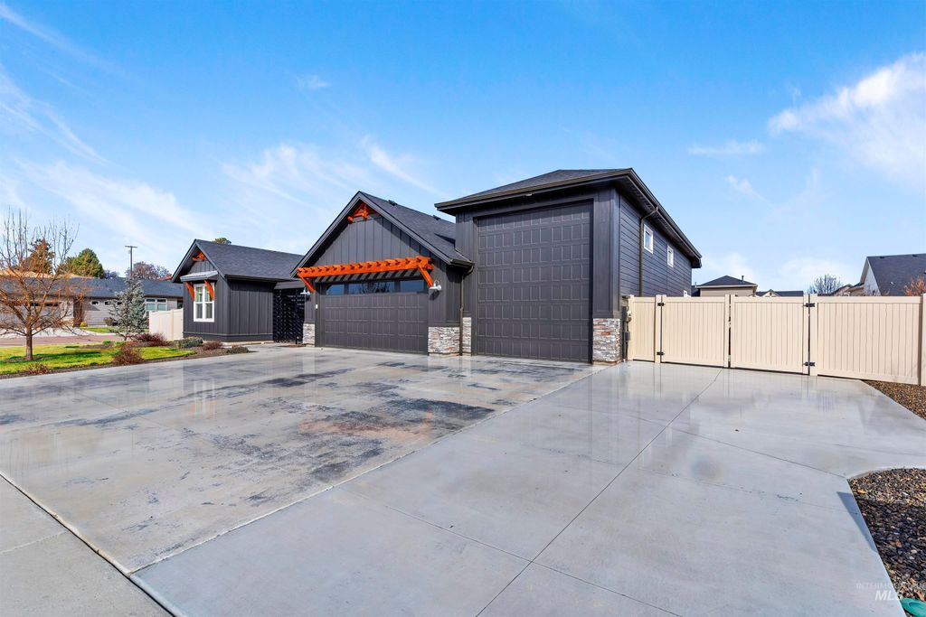 Photo of 492 Applecreek St, Middleton, ID 83644 (MLS # 98977662)