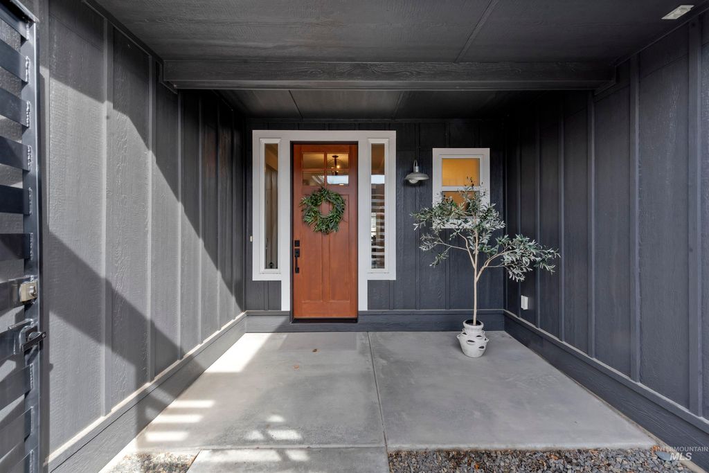 Photo of 492 Applecreek St, Middleton, ID 83644 (MLS # 98977662)