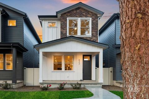 Photo of 622 E Krall St, Boise, ID 83712 (MLS # 98966636)