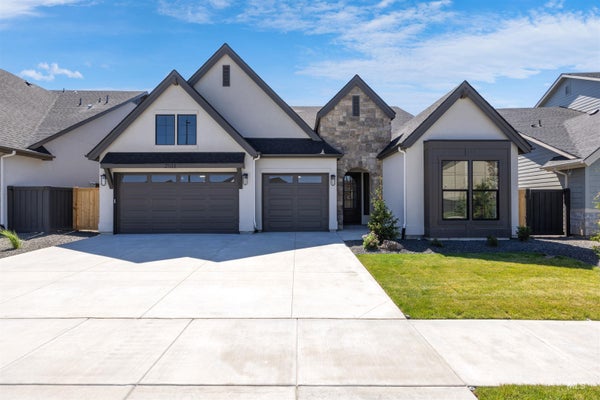 7111 S CADENCE AVE, MERIDIAN, ID 83642 - Image 7a814e7c262efebea391097d05c8cc1c/1127758521