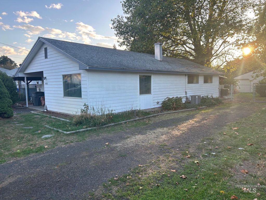 Photo of 3426 10th Street, Lewiston, ID 83501 (MLS # 98963892)