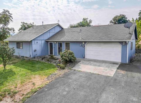 1103 18th Ave. Clarkston WA 99403