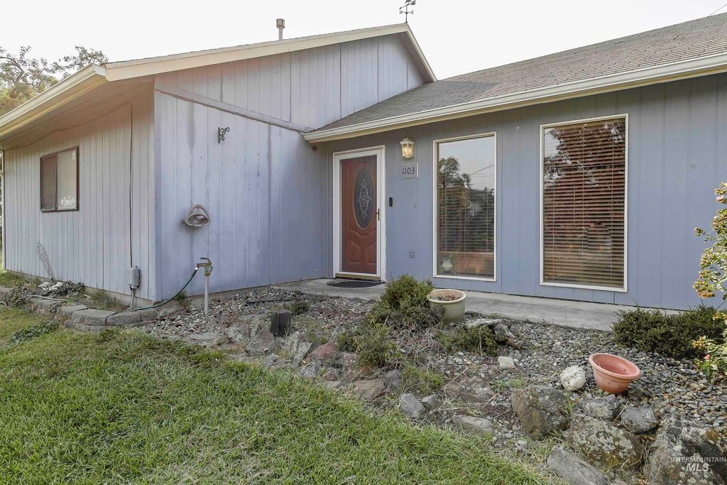 Photo of 1103 18th Ave, Clarkston, WA 99403 (MLS # 98963551)