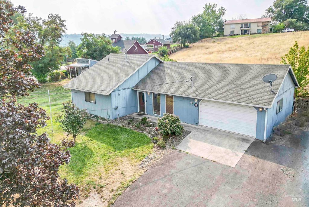 Photo of 1103 18th Ave, Clarkston, WA 99403 (MLS # 98963551)