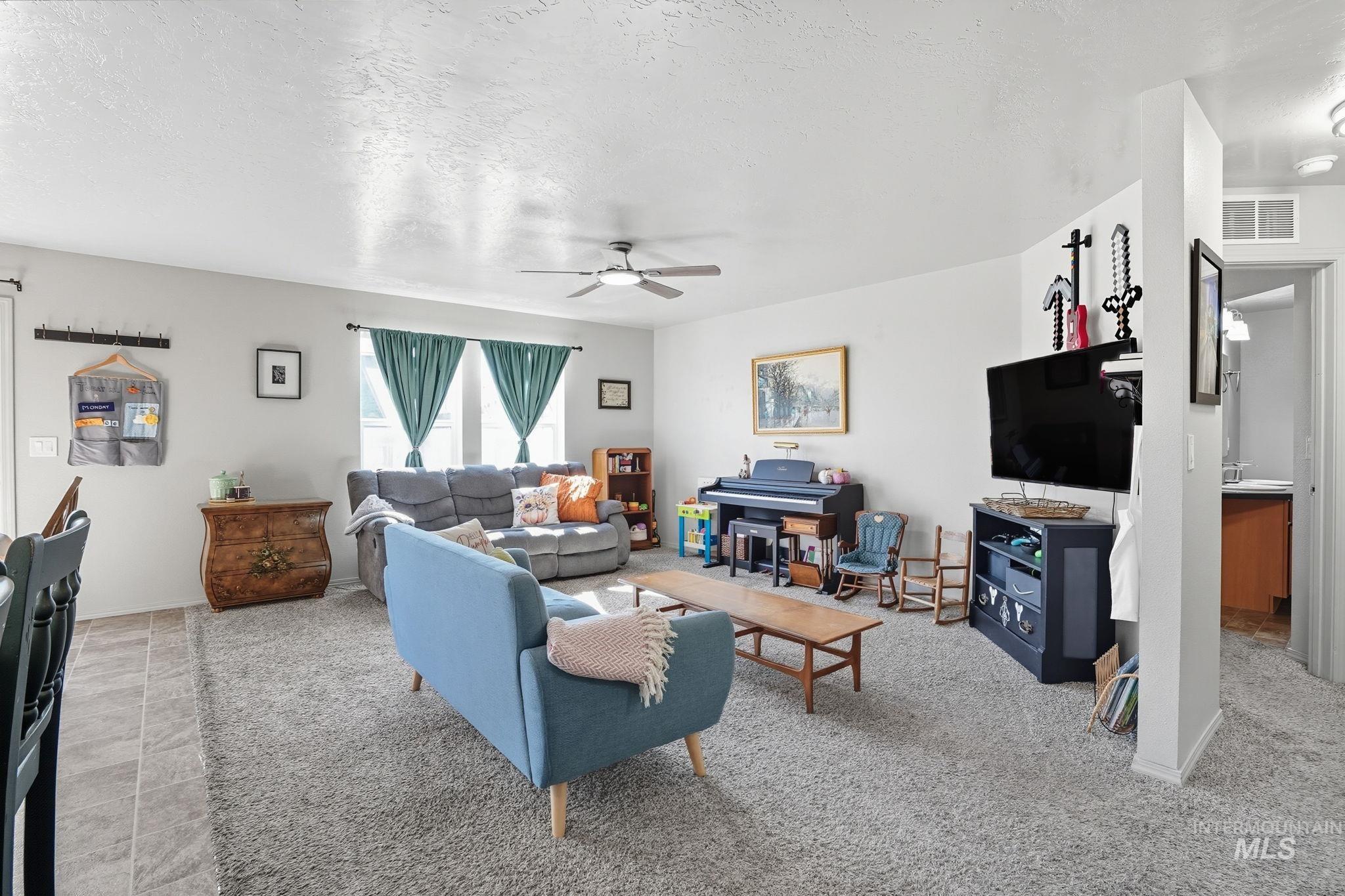 9935 W Littlewood St