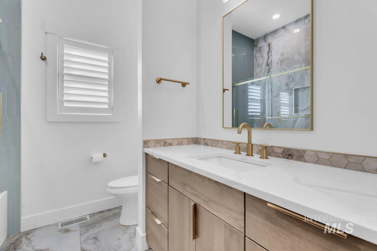 Downstairs Full Bath