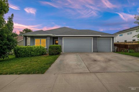 Photo of 1567 NE Cinder Loop, Mountain Home, ID 83647 (MLS # 98961315)