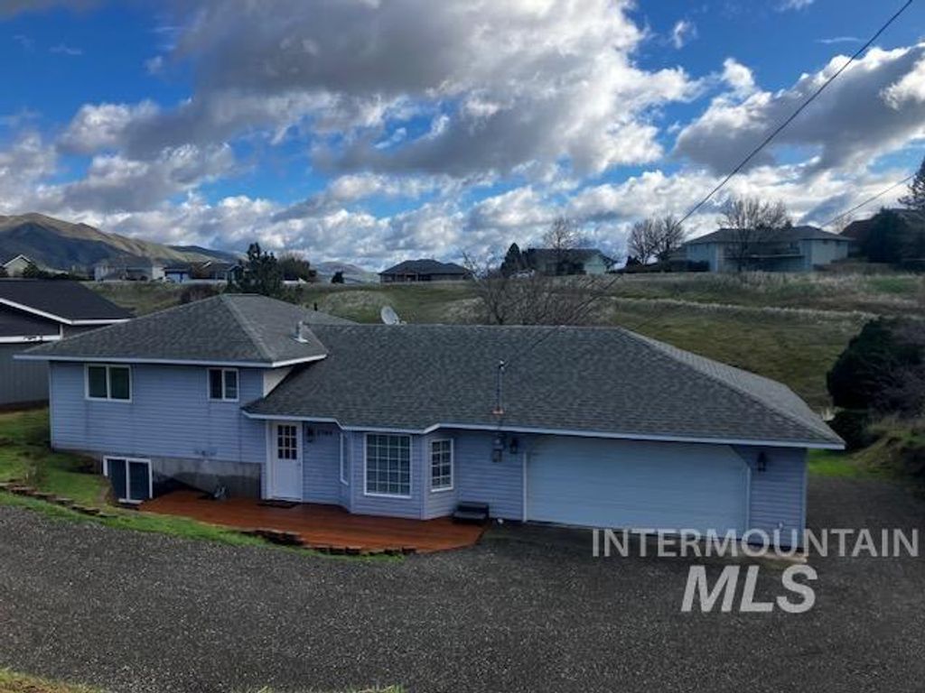 Photo of 2360 Rolling Hills Drive, Clarkston, WA 99403 (MLS # 98978121)