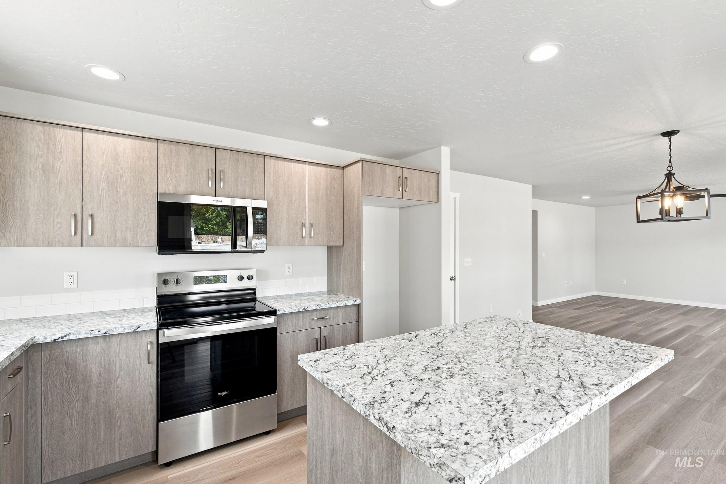 464 Merlin Ct