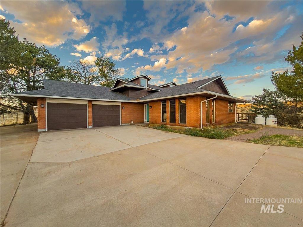 Photo of 5735 N Willow Creek Rd, Eagle, ID 83616 (MLS # 98971259)