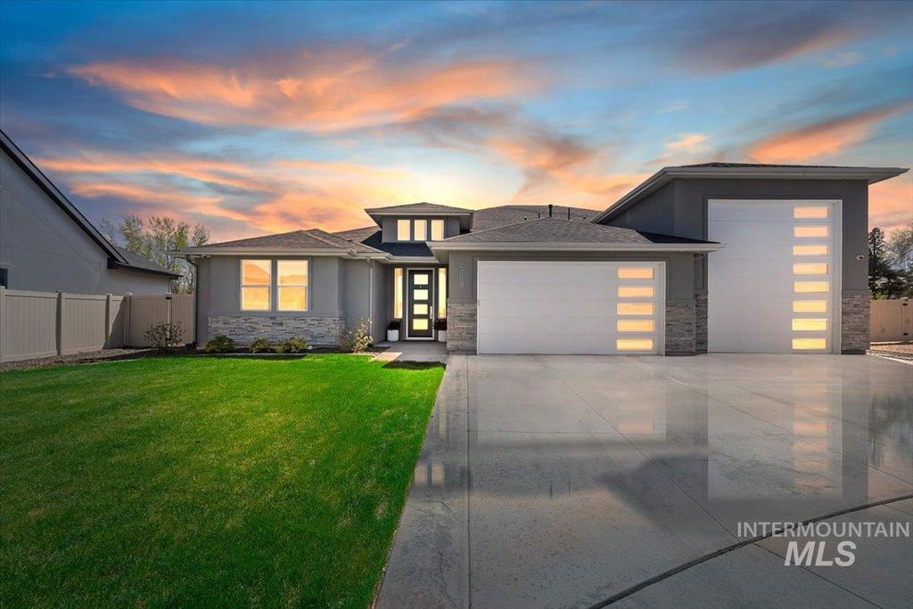 Photo of 2889 E Columbus River Court, Nampa, ID 83686 (MLS # 98984382)