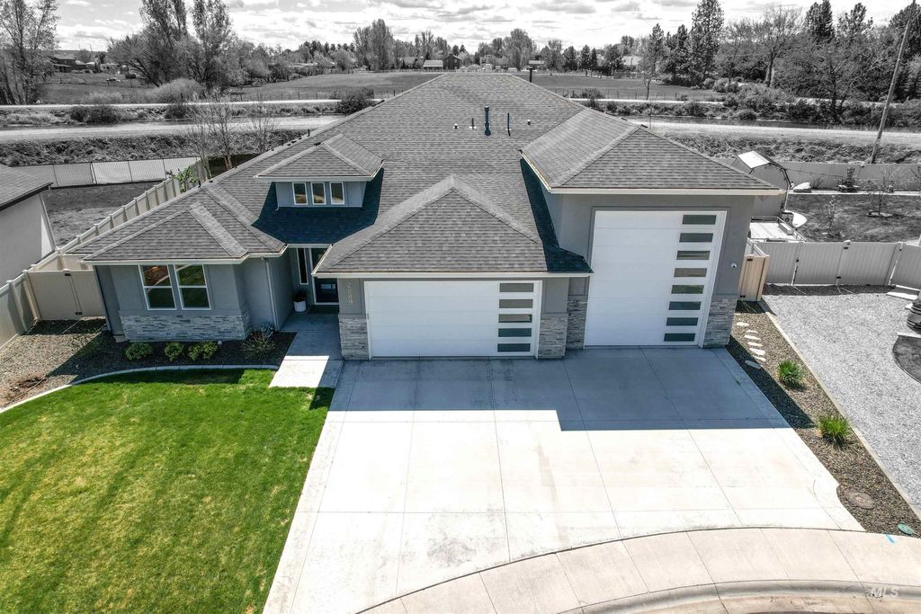 Photo of 2889 E Columbus River Court, Nampa, ID 83686 (MLS # 98984382)