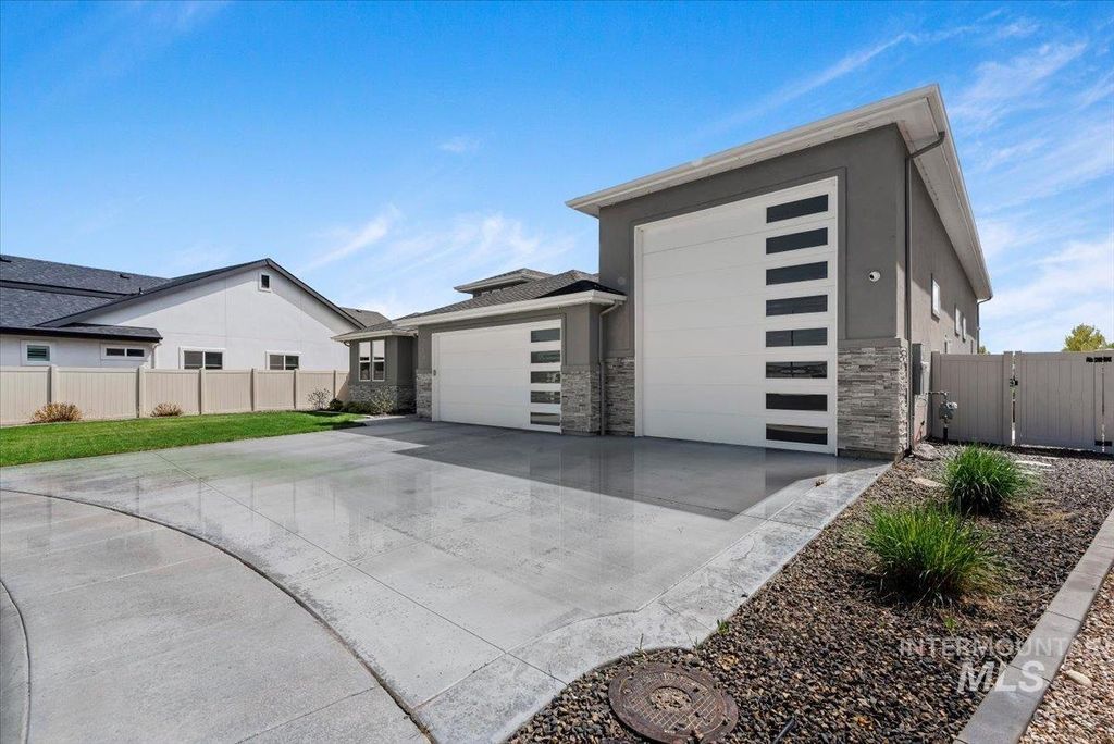 Photo of 2889 E Columbus River Court, Nampa, ID 83686 (MLS # 98984382)