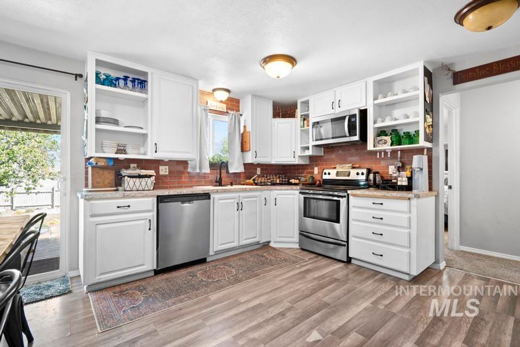Photo of 113 E Montana Ave, Homedale, ID 83628 (MLS # 98986640)