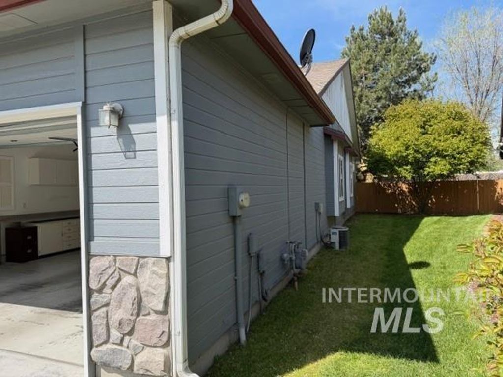 Photo of 6043 N Castleton Ln, Garden City, ID 83714 (MLS # 98984437)