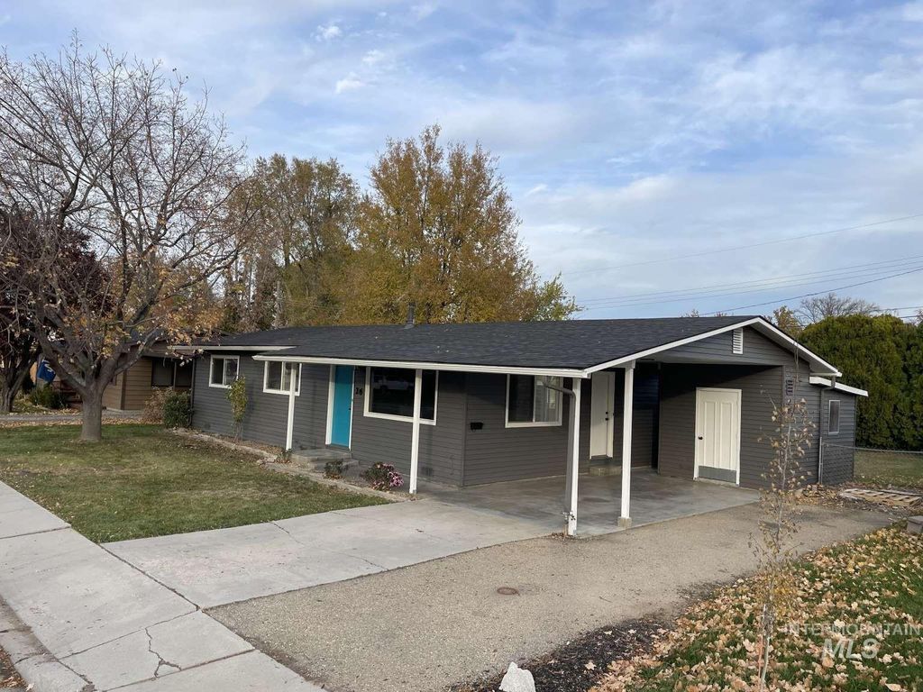 Photo of 26 N Greenleaf St, Nampa, ID 83651 (MLS # 98967192)