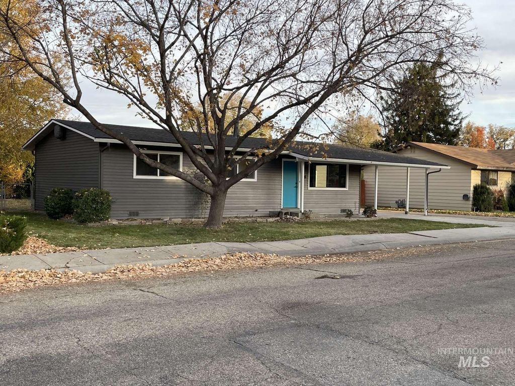 Photo of 26 N Greenleaf St, Nampa, ID 83651 (MLS # 98967192)