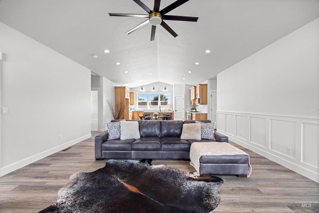 Photo of 958 S Almond St, Nampa, ID 83686 (MLS # 98998716)