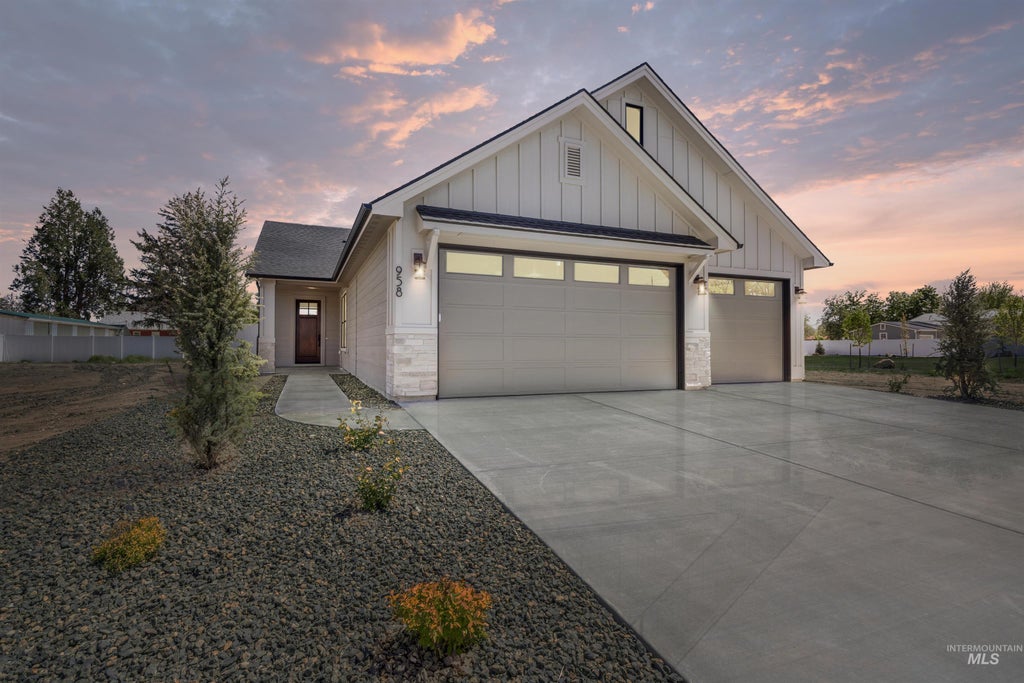 Photo of 958 S Almond St, Nampa, ID 83686 (MLS # 98998716)