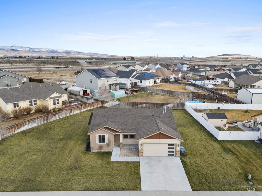 Photo of 1698 NE Quarry Ave, Mountain Home, ID 83647 (MLS # 98974369)