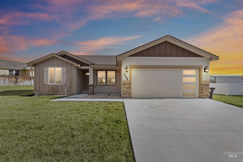 Photo of 1698 NE Quarry Ave, Mountain Home, ID 83647 (MLS # 98974369)