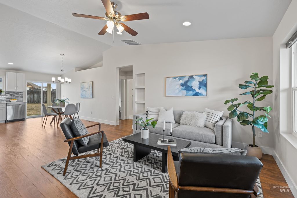 Photo of 1698 NE Quarry Ave, Mountain Home, ID 83647 (MLS # 98974369)