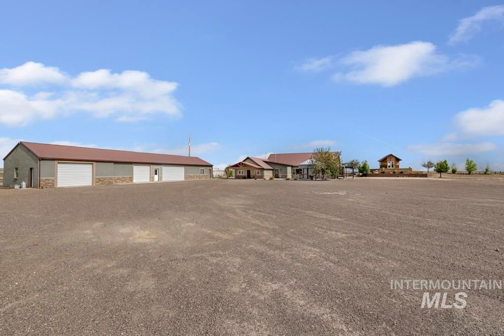 Photo of 2040 E 2200 N, Twin Falls, ID 83301 (MLS # 98987842)