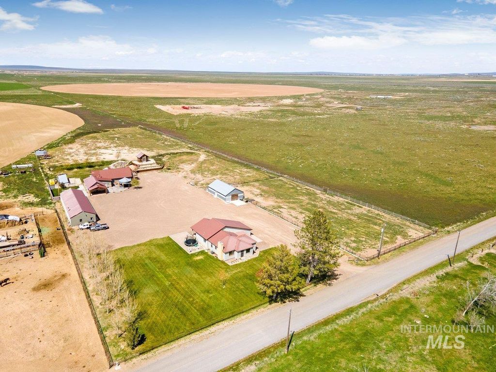Photo of 2040 E 2200 N, Twin Falls, ID 83301 (MLS # 98987842)