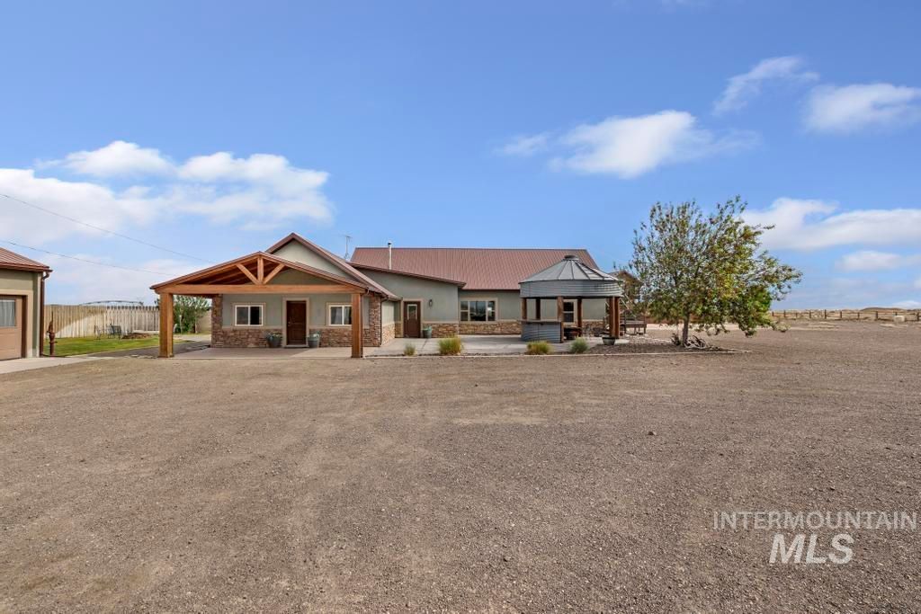 Photo of 2040 E 2200 N, Twin Falls, ID 83301 (MLS # 98987842)