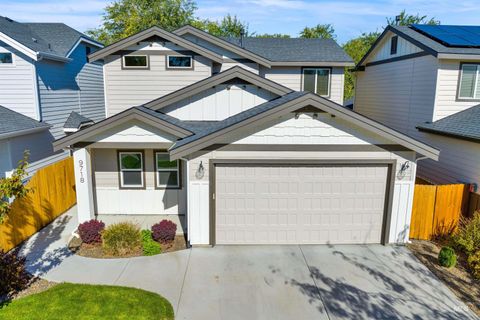 Photo of 9718 W Macaw Street, Boise, ID 83704 (MLS # 98964684)