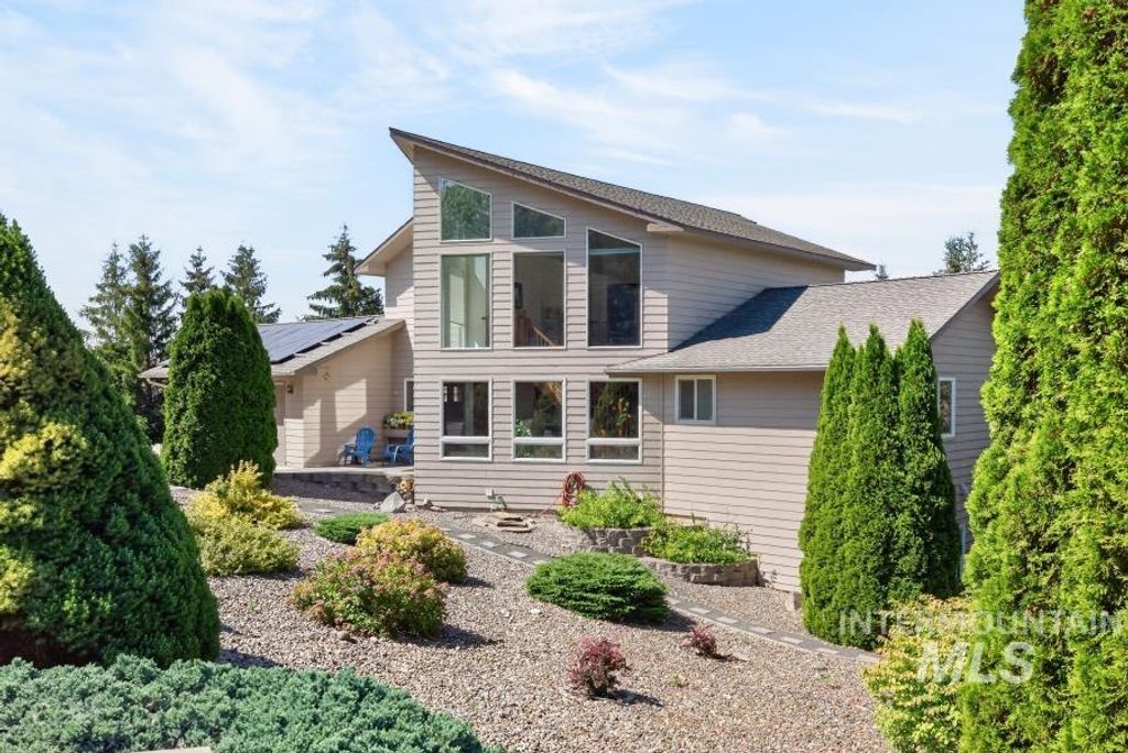 Photo of 653 Indian Hills Drive, Moscow, ID 83843 (MLS # 98991669)