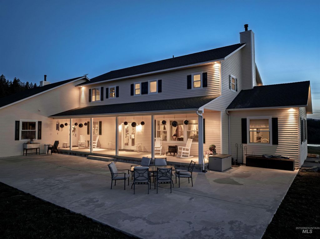 Photo of 1086 E Rock Creek Rd, Potlatch, ID 83855 (MLS # 98982582)