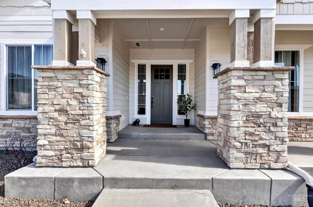 Photo of 2918 N Starhaven Ave, Star, ID 83669 (MLS # 98976937)