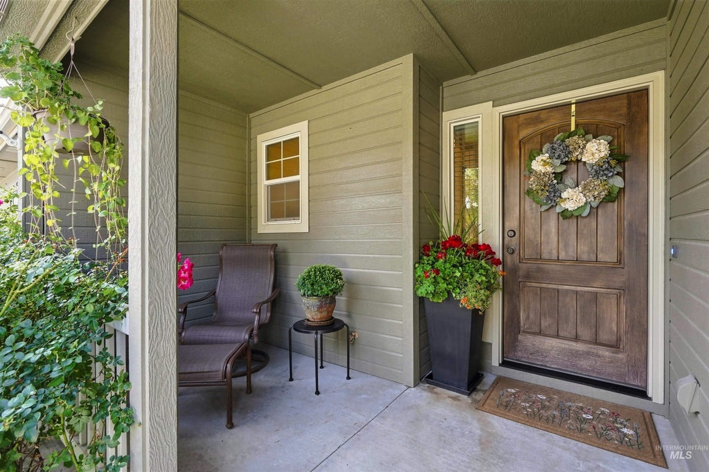 Photo of 663 N Shadowfox Pl, Eagle, ID 83616 (MLS # 99001059)