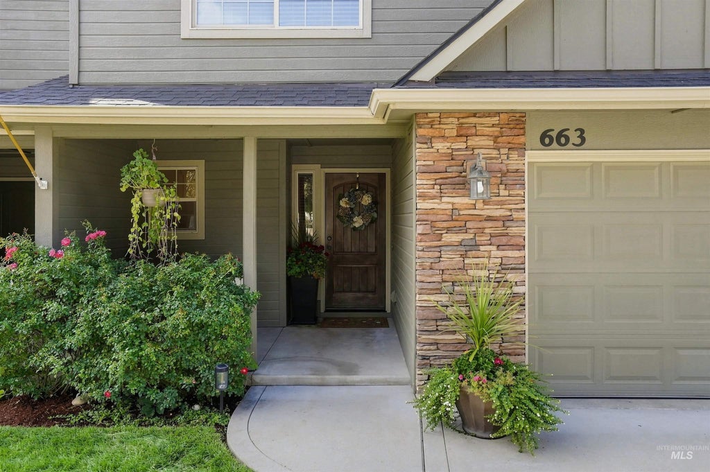 Photo of 663 N Shadowfox Pl, Eagle, ID 83616 (MLS # 99001059)