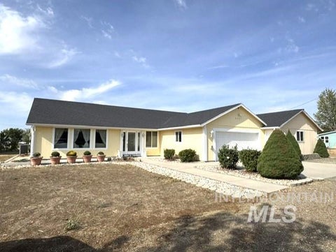 Photo of 2621 NW Doris Dr, Mountain Home, ID 83647 (MLS # 98998427)