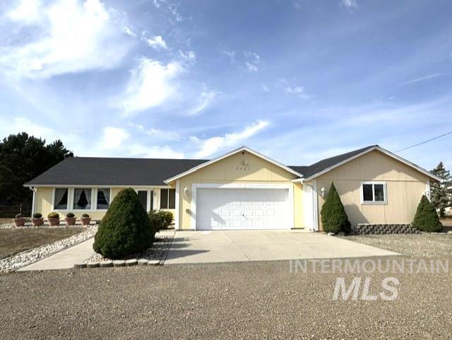 Photo of 2621 NW Doris Dr, Mountain Home, ID 83647 (MLS # 98998427)