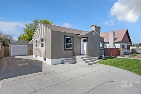 Photo of 235 Washington St N St, Twin Falls, ID 83301 (MLS # 98992520)