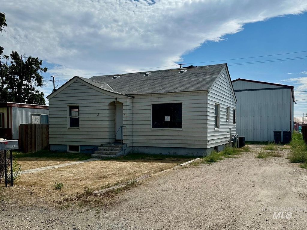 Photo of 114 E Montana Ave, Homedale, ID 83628 (MLS # 98960949)