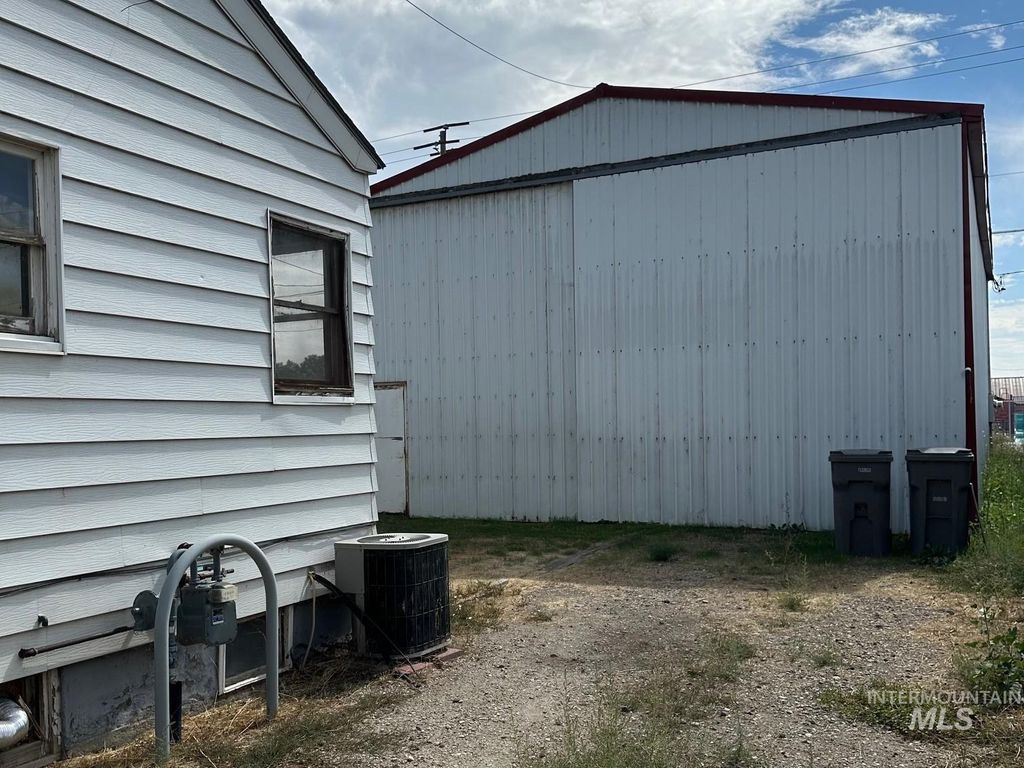 Photo of 114 E Montana Ave, Homedale, ID 83628 (MLS # 98960949)